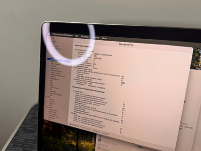 MacBook Pro 15" 2019 | i7 | 16GB RAM | 256GB SSD | AMD 555X | Grigio