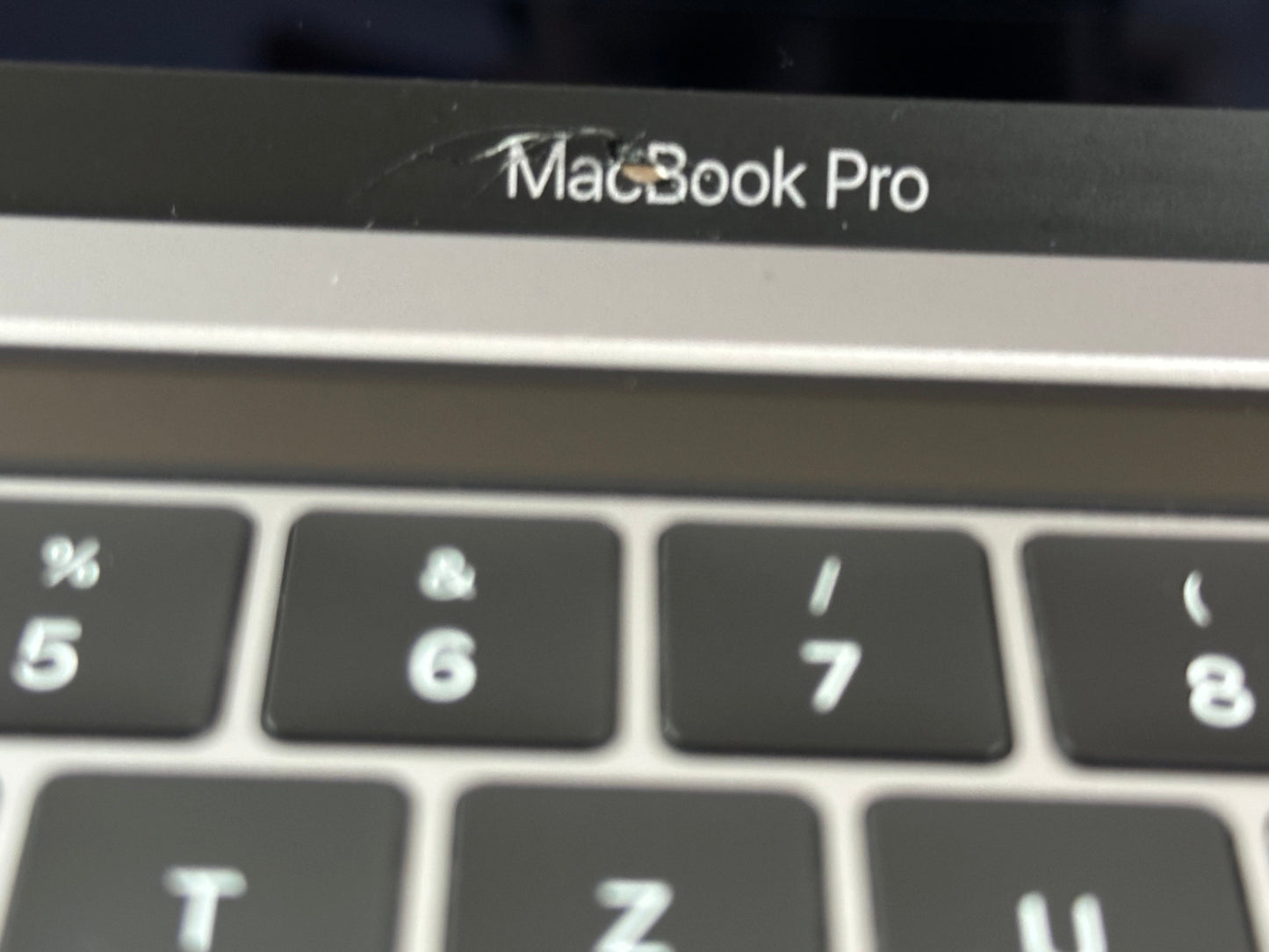 MacBook Pro 13" 2019 | i5 | 8GB RAM | 128GB SSD | Touch Bar | Argento