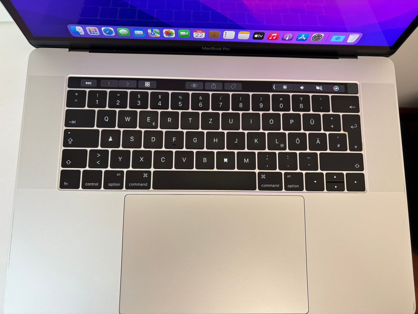 MacBook Pro 15" 2016 | i7 | 16GB RAM | 256GB SSD | AMD 450 | Argento