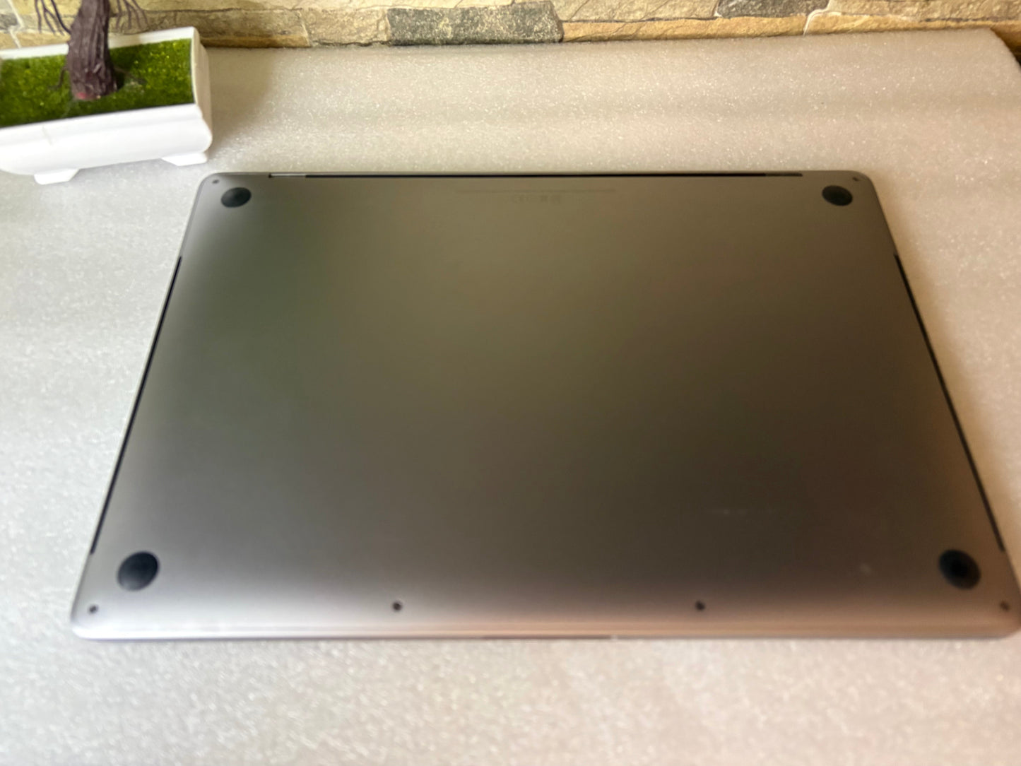 MacBook Pro 15" 2017 | i7 | 16GB RAM | 512GB SSD | AMD 560 | Grigio