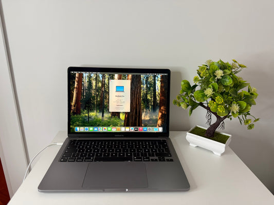 MacBook Pro 13" M1 2020 | 8GB RAM | 256GB SSD | 8-Core GPU | Touch Bar | Grigio