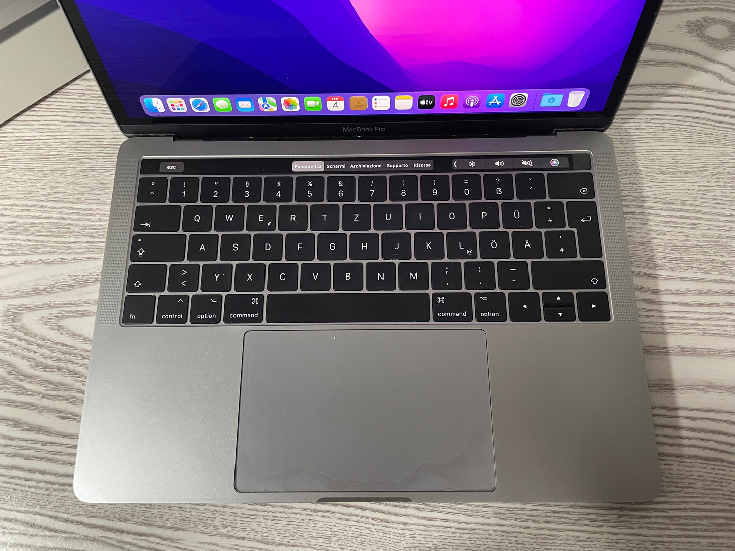 MacBook Pro 13" 2017 | i5 | 16GB RAM | 512GB SSD | Touch Bar | Grigio