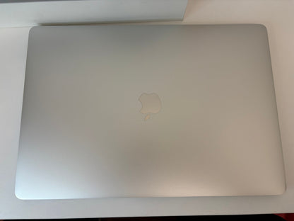 MacBook Pro 15" 2016 | i7 | 16GB RAM | 256GB SSD | AMD 450 | Argento