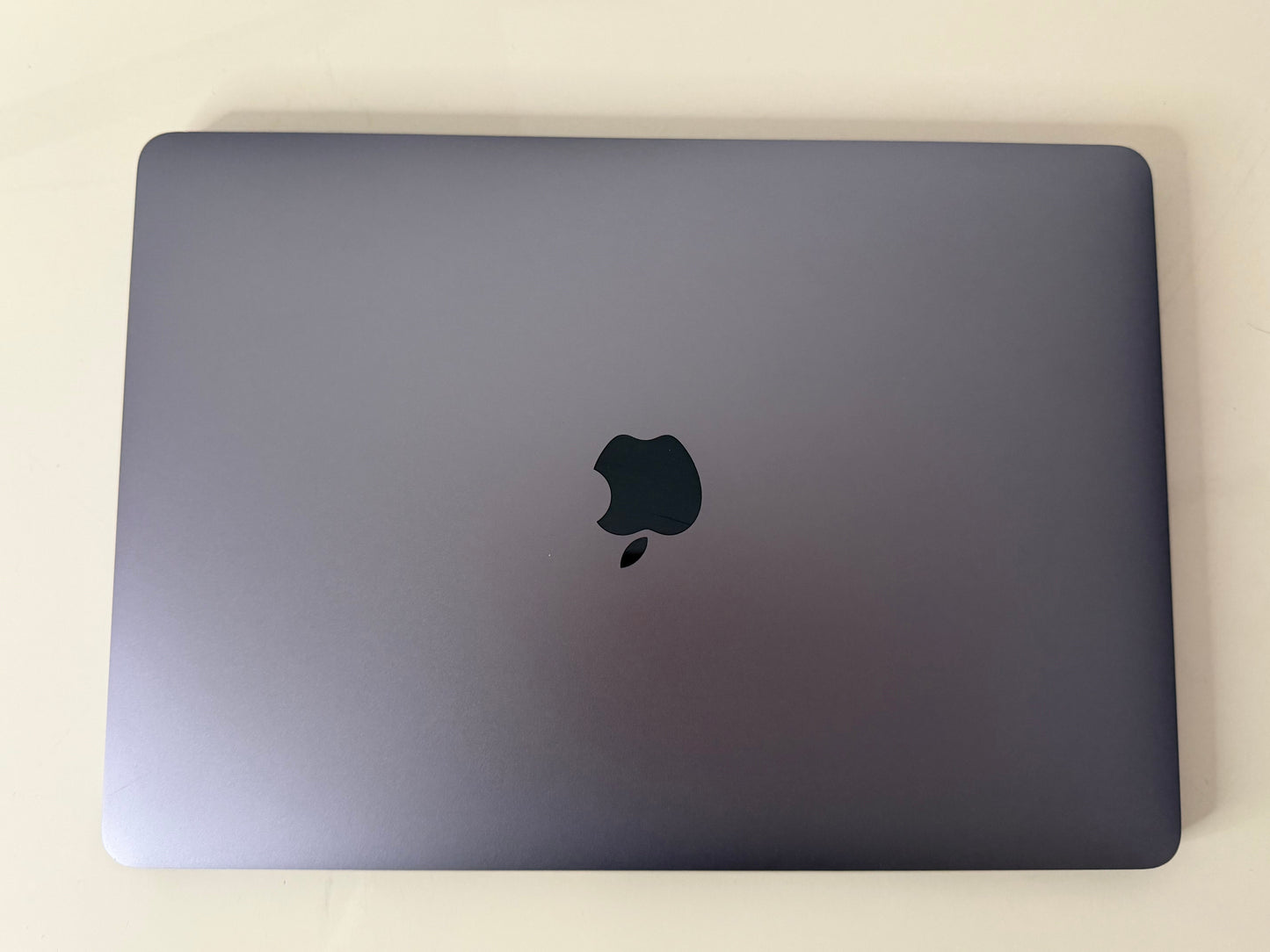 MacBook Pro 13" 2018 | i7 | 16GB RAM | 512GB SSD | Touch Bar | Grigio