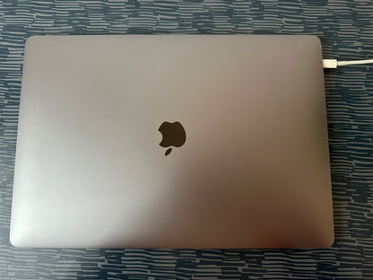 MacBook Pro 15" 2016 | i7 | 16GB RAM | 512GB SSD | AMD 455 | Grigio