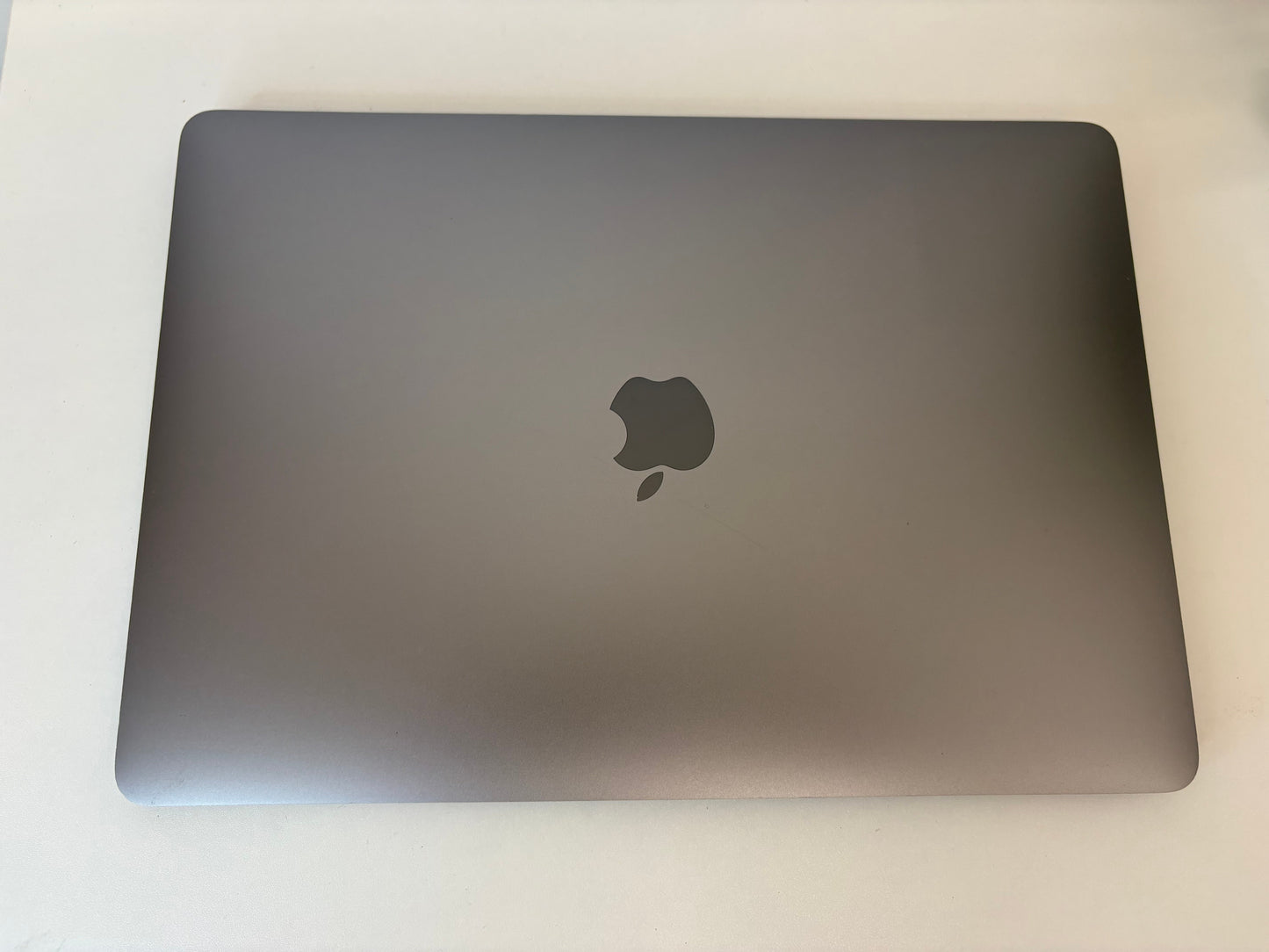 MacBook Pro 13" M1 2020 | 8GB RAM | 512GB SSD | 8-Core GPU | Touch Bar | Grigio