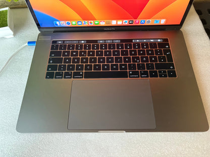 MacBook Pro 15" 2017 | i7 | 16GB RAM | 512GB SSD | AMD 560 | Grigio