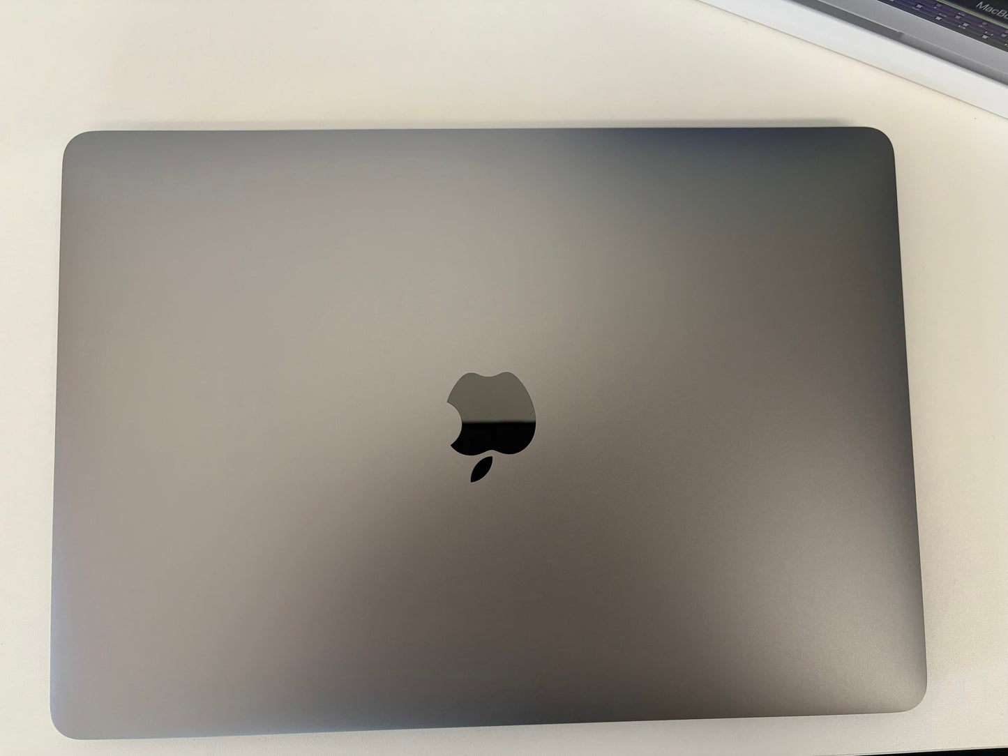 MacBook Pro 13" M2 2022 | 8GB RAM | 256GB SSD | 10-Core GPU | Touch Bar | Grigio