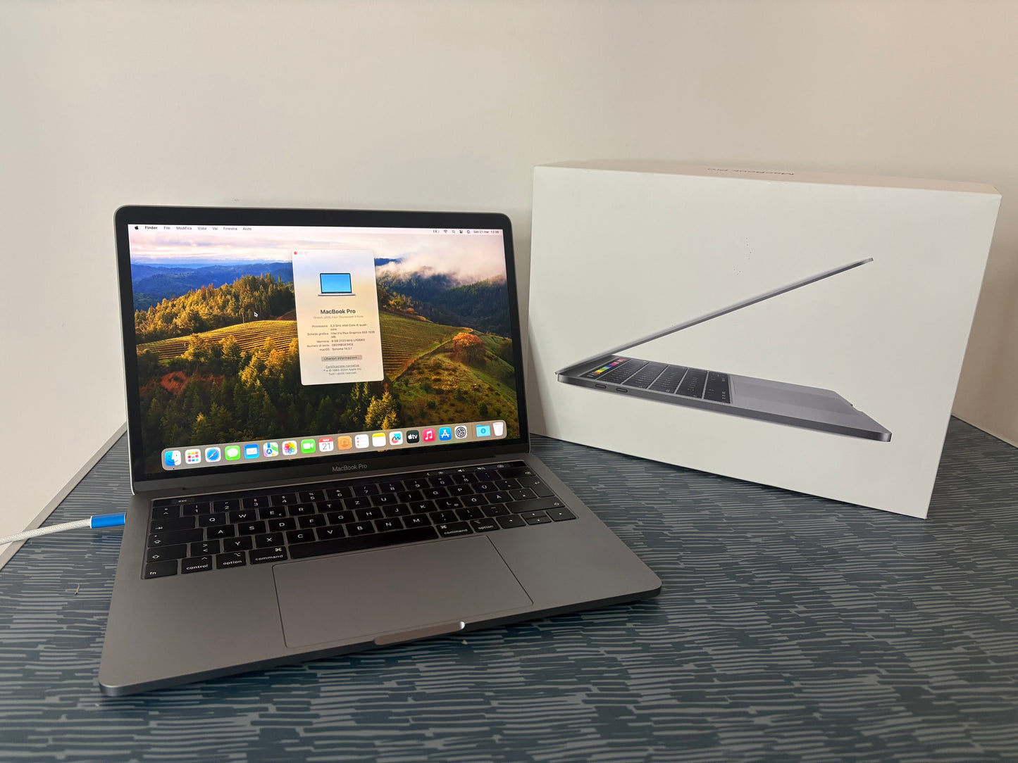 MacBook Pro 13" 2018 | i5 | 8GB RAM | 256GB SSD | Touch Bar | Grigio