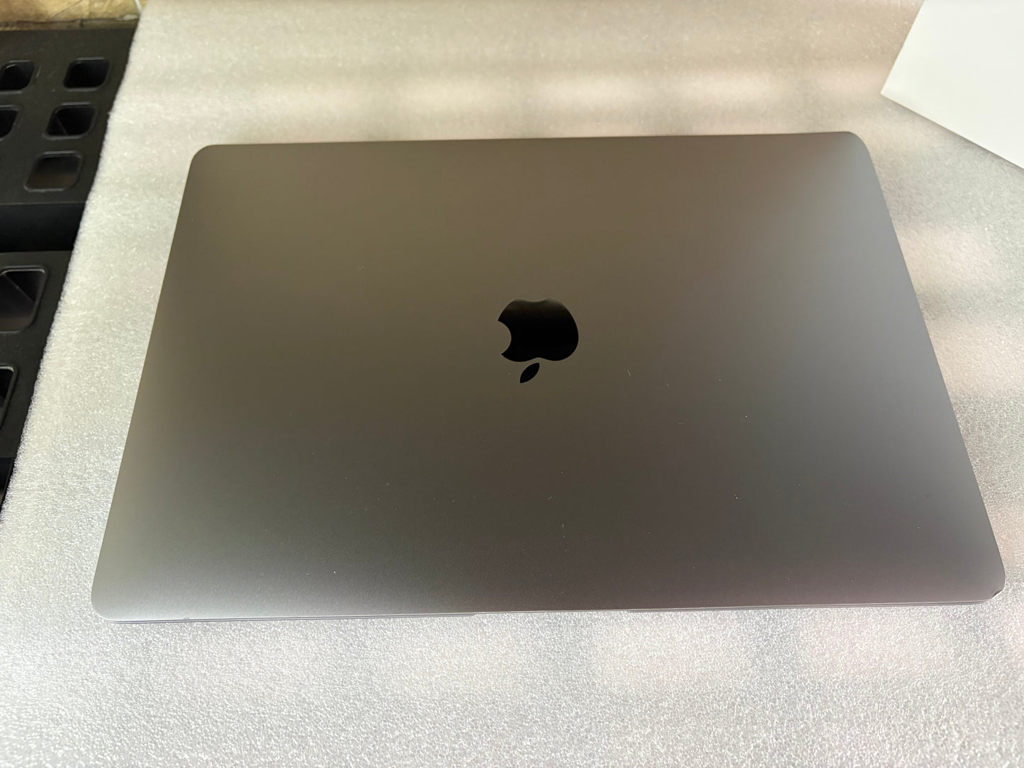 MacBook Air 13" M1 2020 | 8GB RAM | 256GB SSD | 7-Core GPU | Grigio