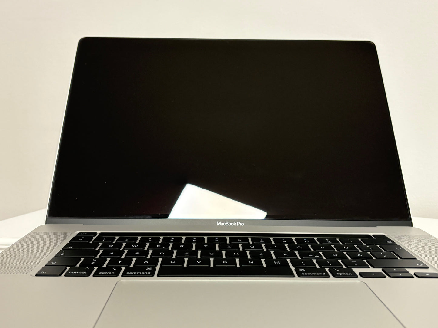MacBook Pro 16" 2019 | i7 | 16GB RAM | 512GB SSD | AMD 5300M | Argento