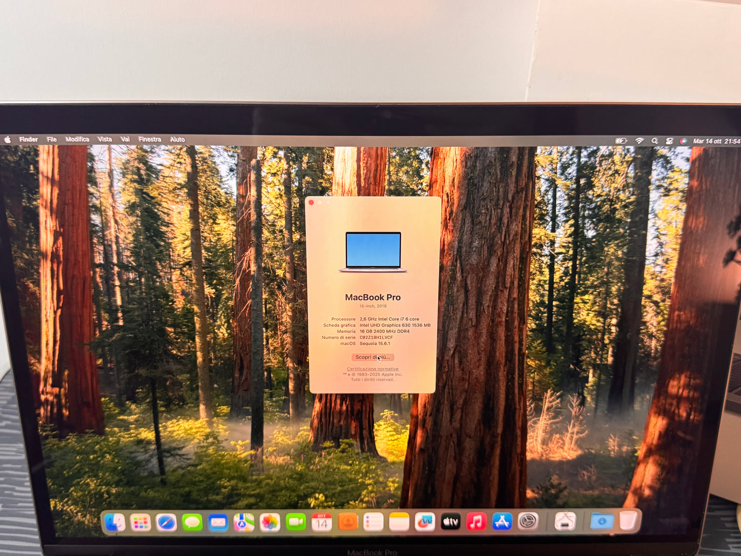 MacBook Pro 15" 2019 | i7 | 16GB RAM | 256GB SSD | AMD 555X | Grigio