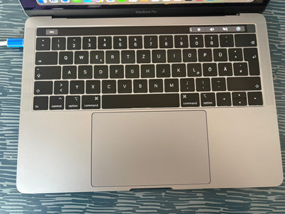 MacBook Pro 13" 2018 | i5 | 8GB RAM | 256GB SSD | Touch Bar | Grigio