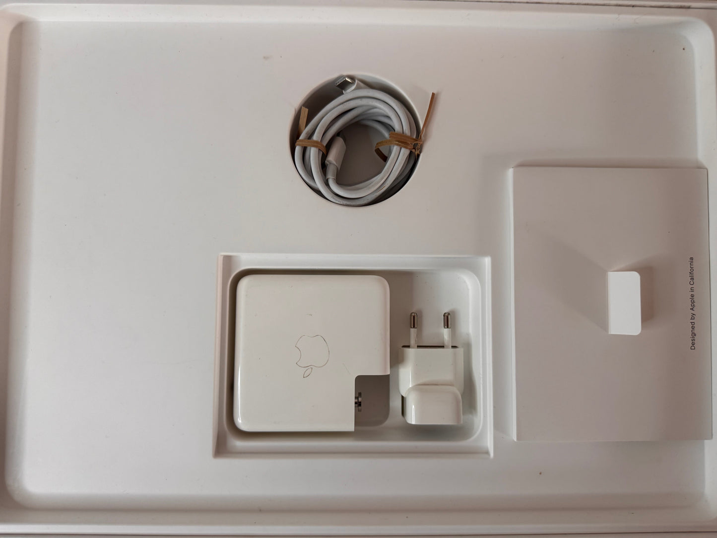 MacBook Pro 15" 2019 | i7 | 16GB RAM | 256GB SSD | AMD 555X | Grigio
