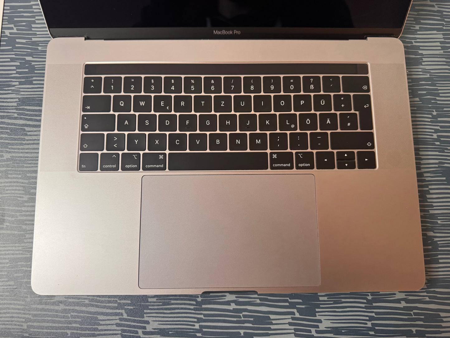 MacBook Pro 15" 2019 | i7 | 16GB RAM | 256GB SSD | AMD 555X | Grigio