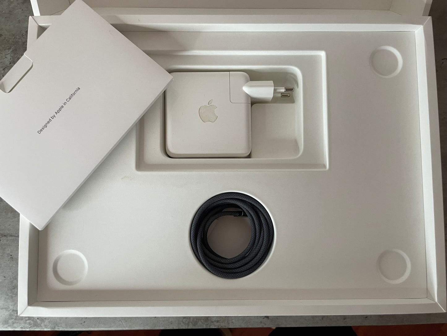 MacBook Air 13" M2 2022 | 8GB RAM | 256GB SSD | 8-Core GPU | Mezzanotte