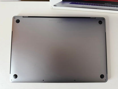 MacBook Pro 16" 2019 | i7 | 16GB RAM | 512GB SSD | AMD 5300M | Grigio