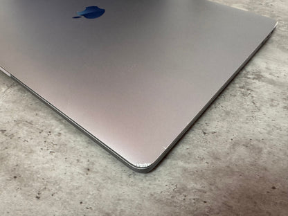 MacBook Pro 15" 2018 | i7 | 16GB RAM | 256GB SSD | AMD 555X | Grigio
