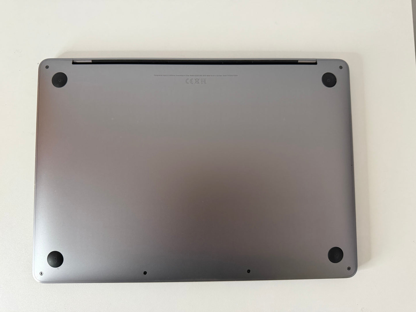 MacBook Pro 13" M1 2020 | 8GB RAM | 256GB SSD | 8-Core GPU | Touch Bar | Grigio