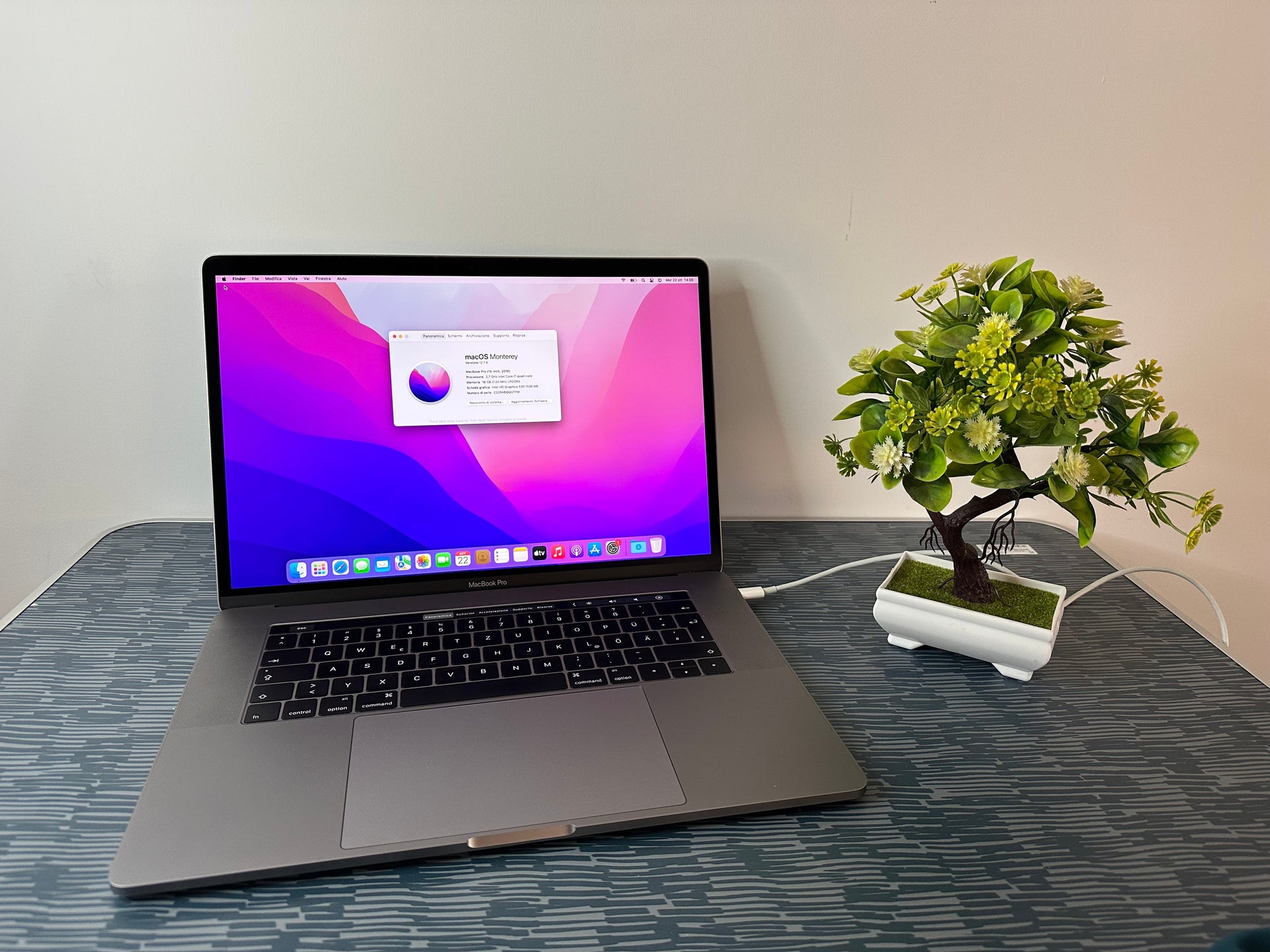 MacBook Pro 15" 2016 | i7 | 16GB RAM | 512GB SSD | AMD 455 | Grigio