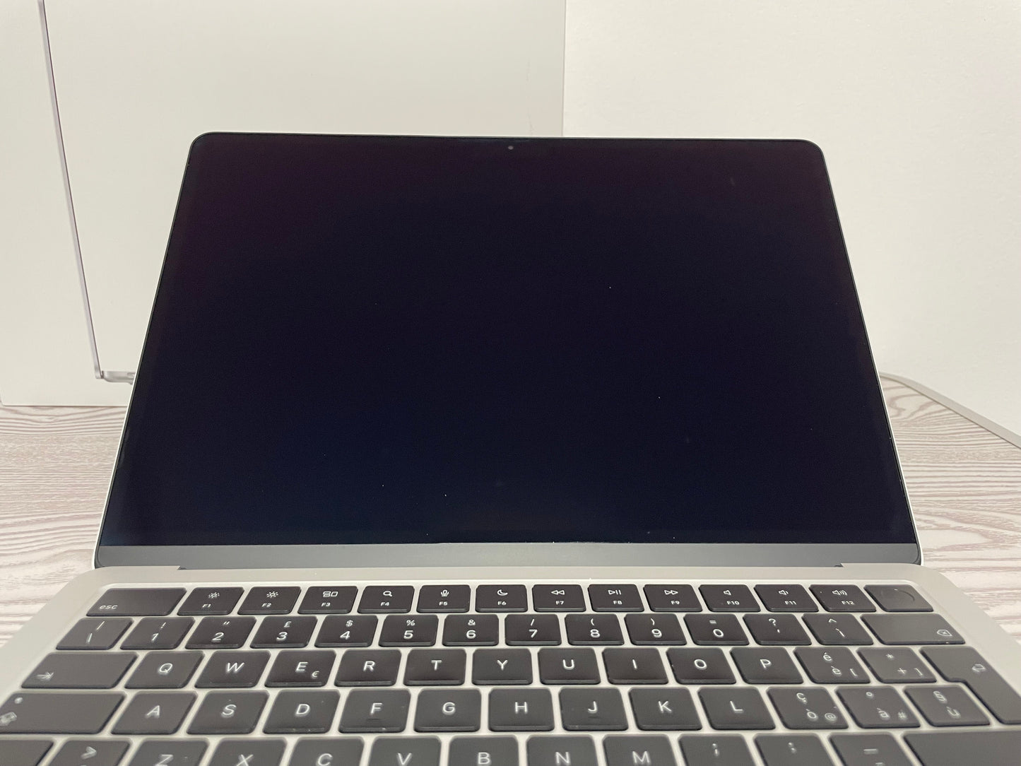 MacBook Air 13" M2 2022 | 8GB RAM | 256GB SSD | 8-Core GPU | Argento