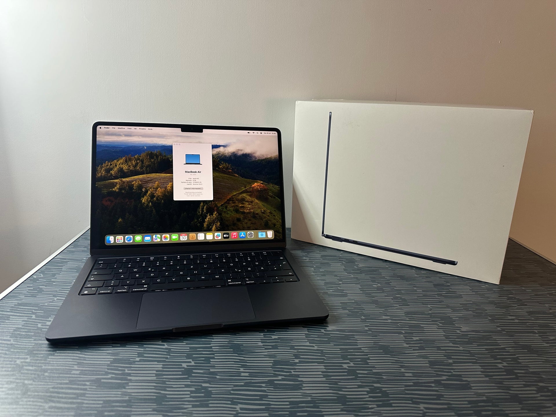 MacBook Air 13" M2 2022 | 8GB RAM | 256GB SSD | 8-Core GPU | Mezzanotte