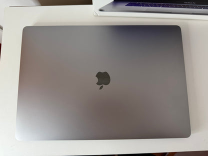 MacBook Pro 16" 2019 | i7 | 16GB RAM | 512GB SSD | AMD 5300M | Grigio