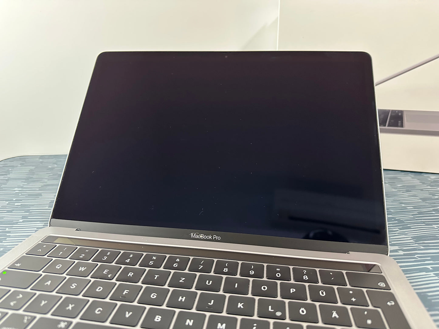 MacBook Pro 13" 2019 | i5 | 8GB RAM | 128GB SSD | Touch Bar | Argento