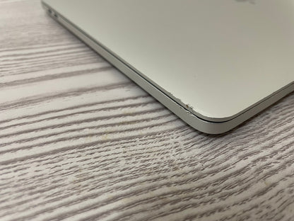 MacBook Pro 13" 2019 | i5 | 8GB RAM | 256GB SSD | Intel Iris 655 | Argento