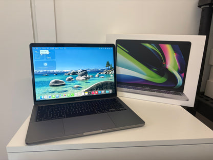 MacBook Pro 13" M2 2022 | 8GB RAM | 256GB SSD | 10-Core GPU | Touch Bar | Grigio