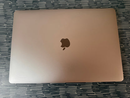MacBook Pro 15" 2019 | i7 | 16GB RAM | 256GB SSD | AMD 555X | Grigio