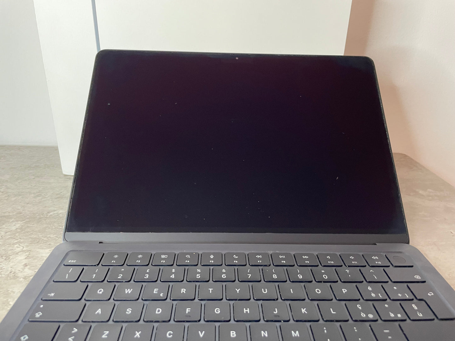MacBook Air 13" M2 2022 | 8GB RAM | 256GB SSD | 8-Core GPU | Mezzanotte