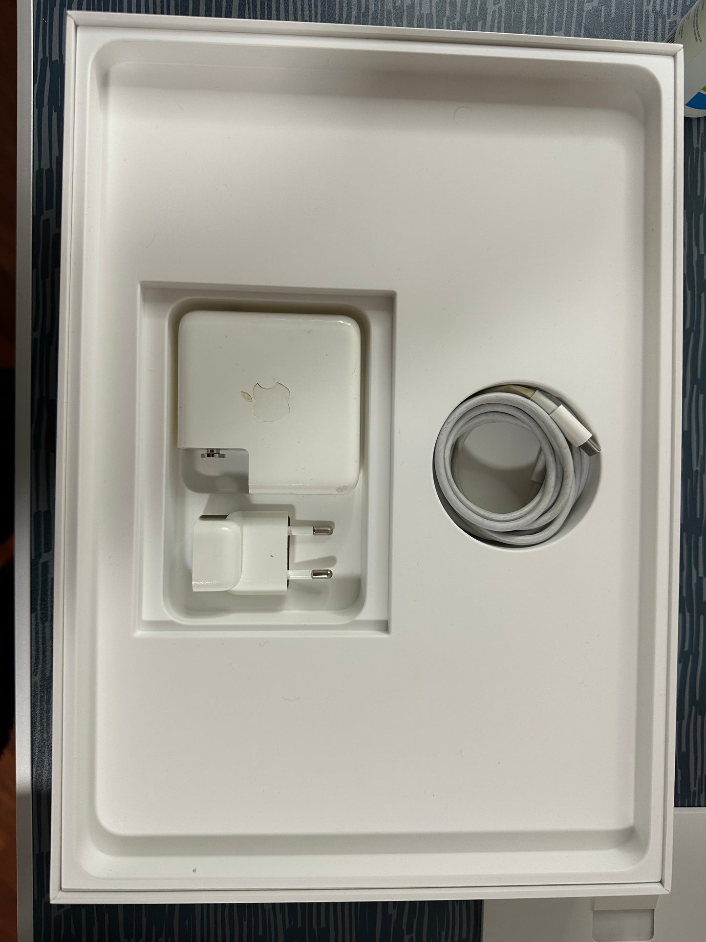 MacBook Pro 13" 2019 | i5 | 8GB RAM | 128GB SSD | Touch Bar | Argento