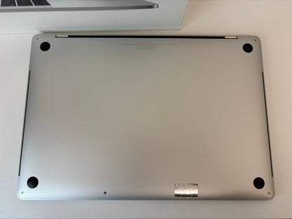 MacBook Pro 15" 2016 | i7 | 16GB RAM | 256GB SSD | AMD 450 | Argento