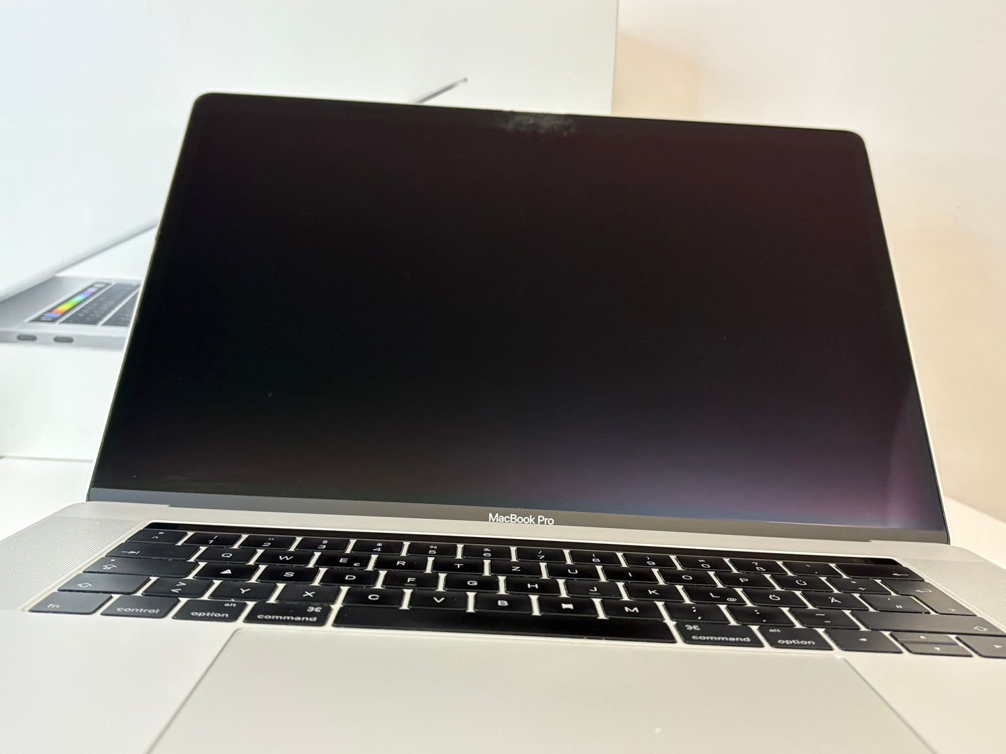 MacBook Pro 15" 2016 | i7 | 16GB RAM | 256GB SSD | AMD 450 | Argento