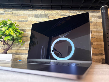 MacBook Pro 15" 2017 | i7 | 16GB RAM | 512GB SSD | AMD 560 | Grigio