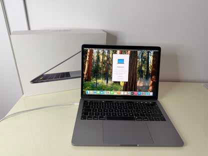 MacBook Pro 13" 2018 | i7 | 16GB RAM | 512GB SSD | Touch Bar | Grigio