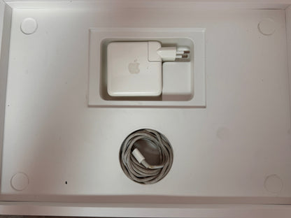 MacBook Pro 15" 2018 | i7 | 16GB RAM | 256GB SSD | AMD 555X | Grigio