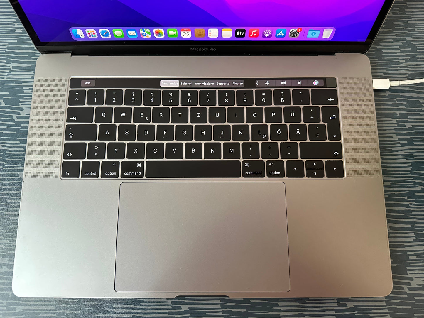 MacBook Pro 15" 2016 | i7 | 16GB RAM | 512GB SSD | AMD 455 | Grigio