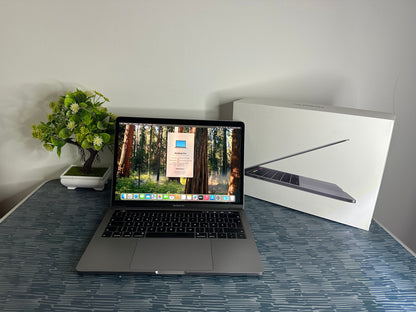 MacBook Pro 13" 2018 | i5 | 8GB RAM | 256GB SSD | Touch Bar | Grigio