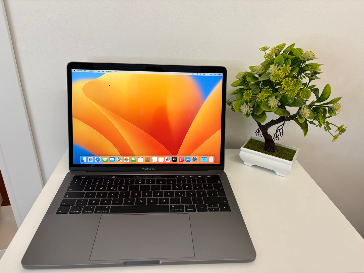 MacBook Pro 13" 2018 | i7 | 16GB RAM | 512GB SSD | Touch Bar | Grigio