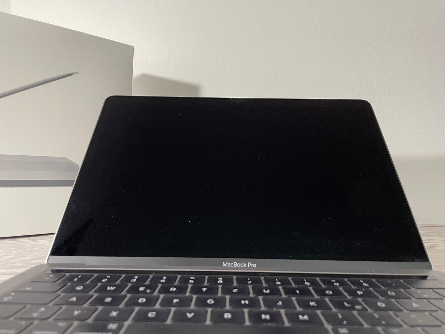 MacBook Pro 13" 2017 | i5 | 16GB RAM | 512GB SSD | Touch Bar | Grigio