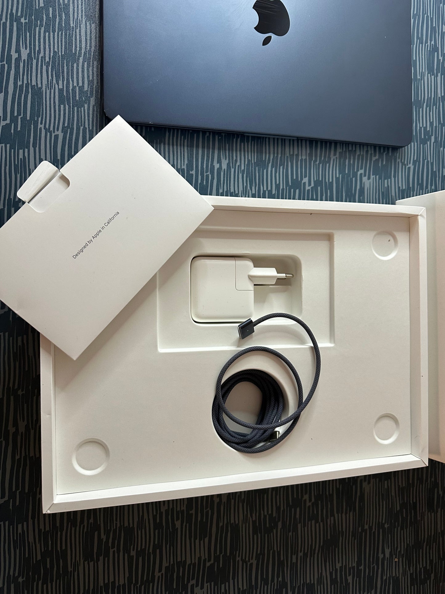 MacBook Air 13" M2 2022 | 8GB RAM | 256GB SSD | 8-Core GPU | Mezzanotte