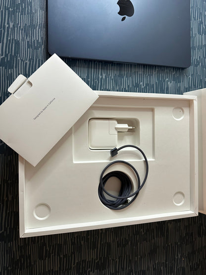 MacBook Air 13" M2 2022 | 8GB RAM | 256GB SSD | 8-Core GPU | Mezzanotte