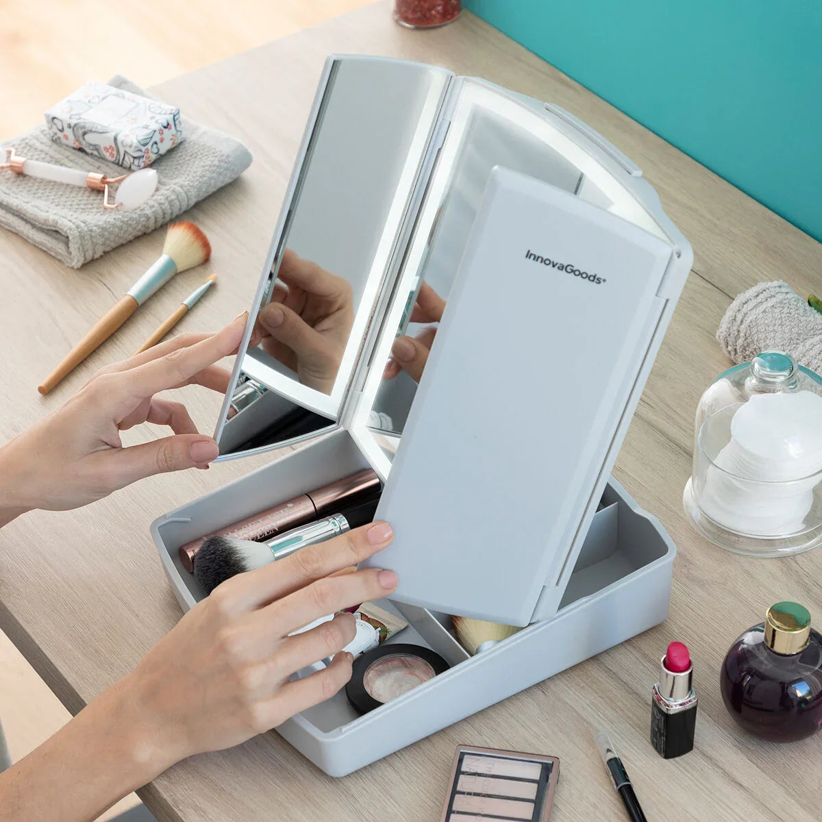 Specchio Pieghevole LED 3 In 1 con Organizzatore Trucchi - Yestore