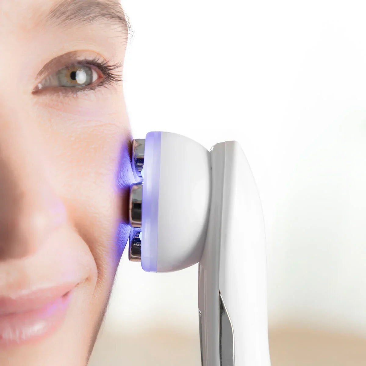 Massaggiatore Viso con Radiofrequenza, Fototerapia ed Elettrostimolazione - Yestore